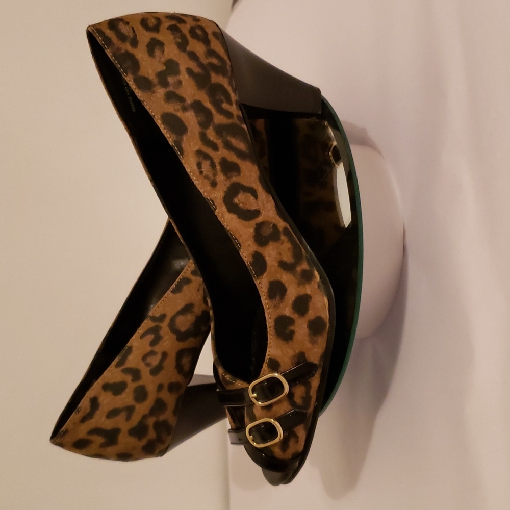 Jaclyn Smith animal leopard print heels/shoes size 9. Like new condition.
